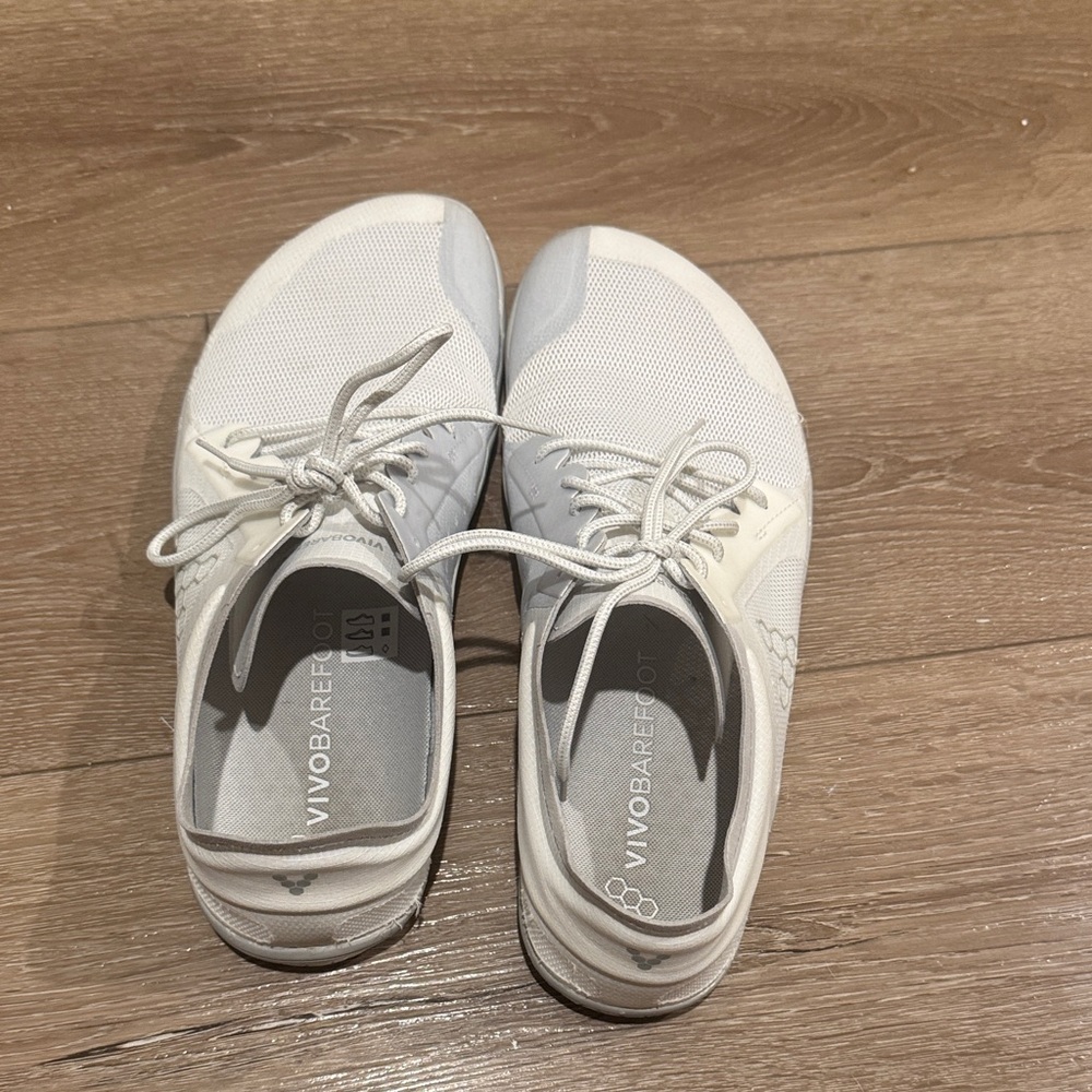Vivo Barefoot primus lite 3.5 White and Gray Athletic Shoes - Picture 2 of 6